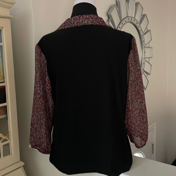 V-Neck Pullover Blouse - Picture 2 of 11